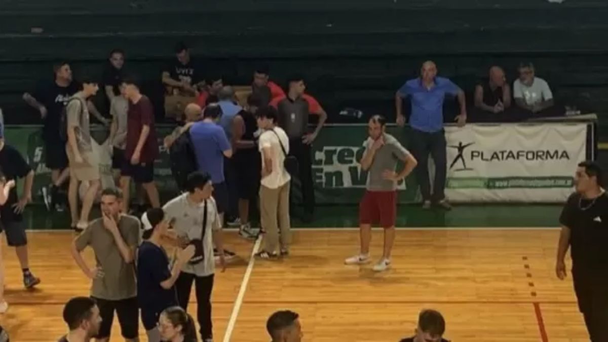 Escándalo en un partido de Básquet en Rosario con serios incidentes entre los hinchas