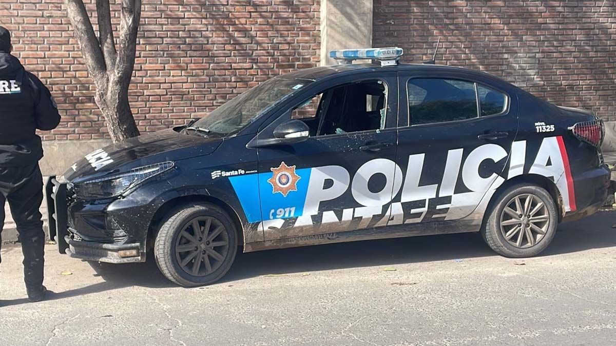 Cuatro policías fueron heridos en Varadero Sarsotti durante un operativo.