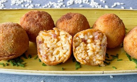 Todos los detalles para sorprender a tus invitados con unas deliciosas croquetas de arroz. Todos los detalles para sorprender a tus invitados con unas deliciosas croquetas de arroz.