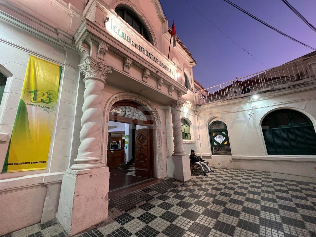 El club Regatas celebra los 100 años del deporte en la ciudad con un torneo internacional de waterpolo