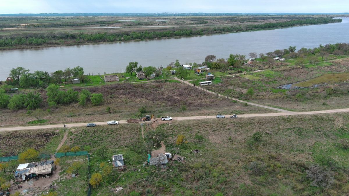 La grieta en el terraplen Garello preocupó a los vecinos de Colastiné Norte. La grieta en el terraplen Garello preocupó a los vecinos de Colastiné Norte.