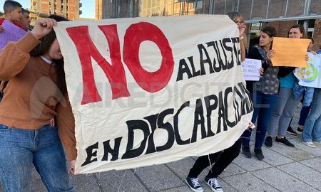 Desde los primeros meses de gestión, la administración de Javier Milei puso en discusión las partidas presupuestarias destinadas a las personas con discapacidad. Desde los primeros meses de gestión, la administración de Javier Milei puso en discusión las partidas presupuestarias destinadas a las personas con discapacidad.