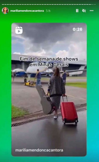 Marília Mendonça antes de subirse al avión que se terminó estrellando.