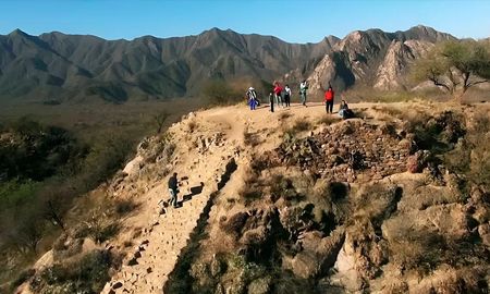 El Shincal se vuelve un punto clave para quienes buscan historia y paisajes en un mismo viaje. El Shincal se vuelve un punto clave para quienes buscan historia y paisajes en un mismo viaje.