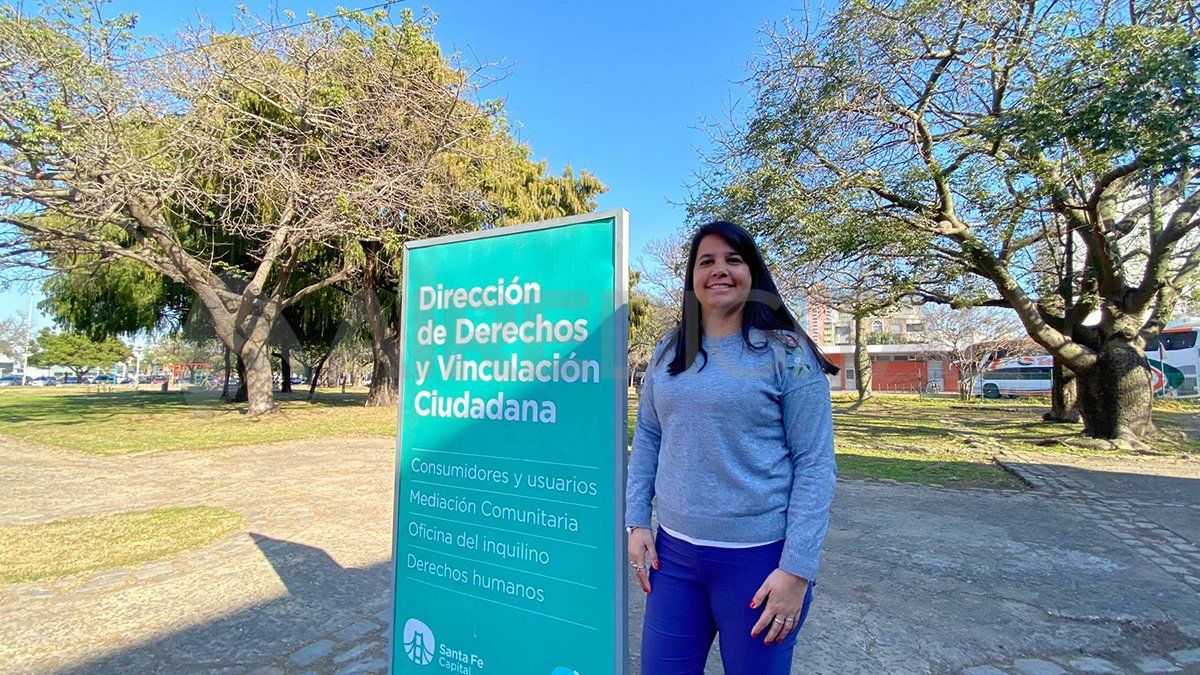 La directora de Derechos y Vinculación Ciudadana de la Municipalidad, Florencia Gentile, expresó que recibieron reclamos de choferes de colectivos y de algunos taxistas y remiseros pero todavía no de aplicaciones de viajes. La directora de Derechos y Vinculación Ciudadana de la Municipalidad, Florencia Gentile, expresó que recibieron reclamos de choferes de colectivos y de algunos taxistas y remiseros pero todavía no de aplicaciones de viajes.