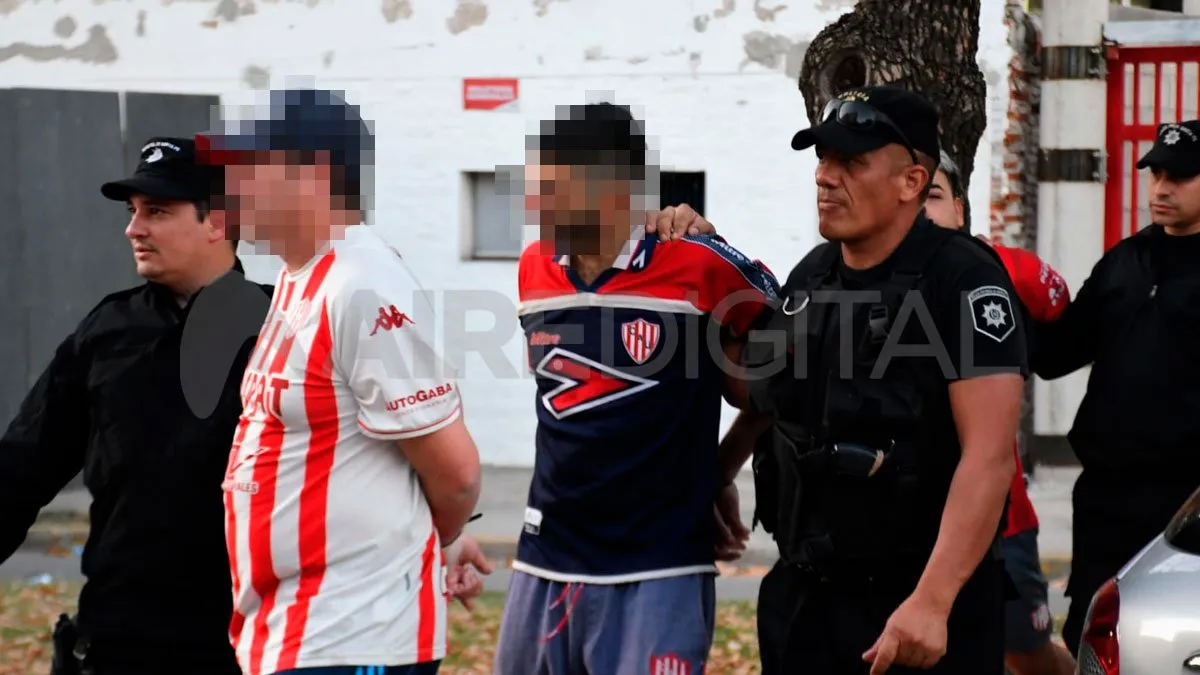 19 hinchas de Unión terminaron detenidos tras los incidentes producidos en el partido vs. Sarmiento. 19 hinchas de Unión terminaron detenidos tras los incidentes producidos en el partido vs. Sarmiento.