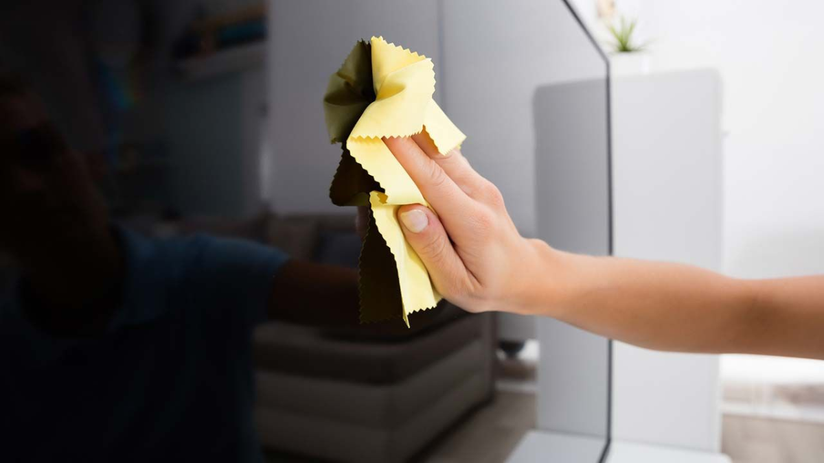 Solo se necesita un pa&ntilde;o de microfibra humedecido.&nbsp;