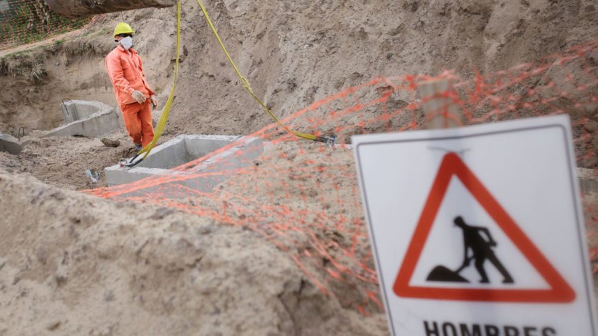 Patricia Ledesma es vecina de la manzana 2 del Fonavi San Jerónimo y, en estos momentos, su cuadra está en plena obra. “Estamos re contentos porque esto hacía muchísima falta. Estamos recontra agradecidos de los trabajos que están haciendo”, comentó luego de conversar con el intendente Jatón.