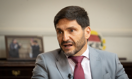 Pullaro anticipó cambios en el premio a la Asistencia Perfecta, defendió las medidas educativas y denunció hostigamiento gremial. Pullaro anticipó cambios en el premio a la Asistencia Perfecta, defendió las medidas educativas y denunció hostigamiento gremial.
