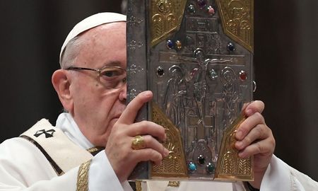 el papa sera operado de cataratas el papa sera operado de cataratas