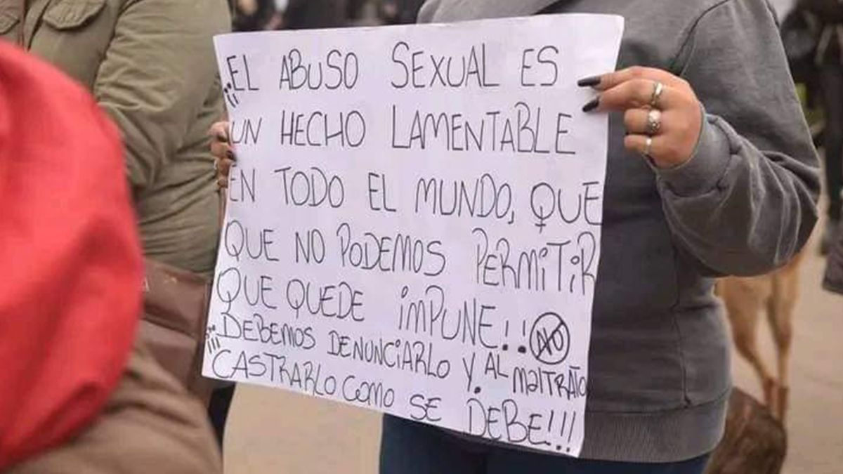 Familiares y vecinos se manifestaron en primer término frente a la sede la Jefatura de San Justo para luego trasladar el reclamo a la Comisaría 2° de la ciudad. &nbsp;