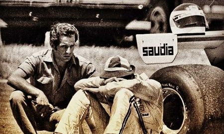Carlos Reutemann y un claro gesto de frustración, tras quedarse a las puertas de la gloria en su propia tierra. Carlos Reutemann y un claro gesto de frustración, tras quedarse a las puertas de la gloria en su propia tierra.