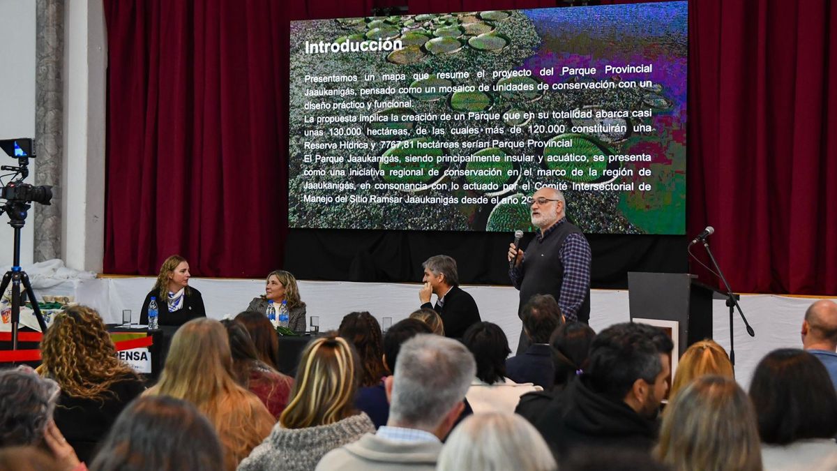 La ciudad de Villa Ocampo se consolidó como la sede del debate federal para el cuidado y uso sostenible de los suelos. La ciudad de Villa Ocampo se consolidó como la sede del debate federal para el cuidado y uso sostenible de los suelos.