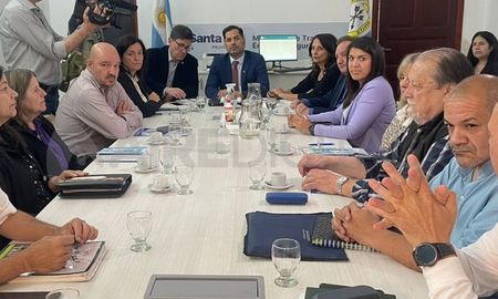 Los gremios docentes aguardan la convocatoria a paritarias del Gobierno de Santa Fe y ultiman la lista de reclamos. Los gremios docentes aguardan la convocatoria a paritarias del Gobierno de Santa Fe y ultiman la lista de reclamos.