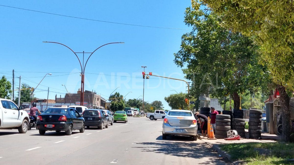 Las cámaras de seguridad están ubicadas en las torres de alumbrado público, a metros de la gomería