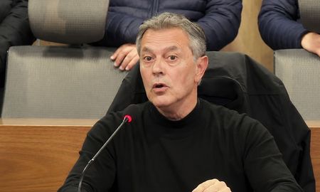En varios tramos de la conferencia, el fiscal mantuvo un tono visiblemente ofuscado ante las consultas periodísticas. En varios tramos de la conferencia, el fiscal mantuvo un tono visiblemente ofuscado ante las consultas periodísticas.