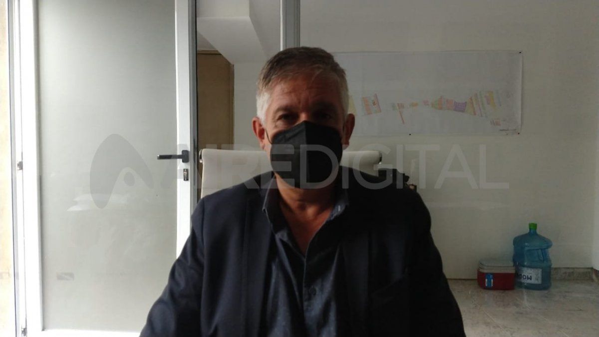 El intendente de Sauce Viejo repudió la imagen que lo caricaturiza como Hitler y dijo que presentará una denuncia formal&nbsp;