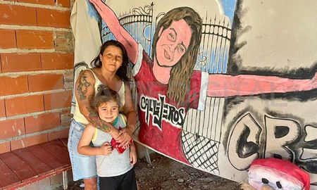 La casa de Agus de barrio Yapeyú se prepara para realizar la suelta de globos y darle regalos a los niños del barrio, en una nueva Navidad. La casa de Agus de barrio Yapeyú se prepara para realizar la suelta de globos y darle regalos a los niños del barrio, en una nueva Navidad.