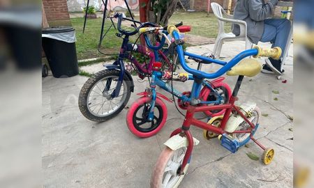 El Comando Radioeléctrico de Santa Fe recuperó tres bicicletas abandonadas en Santa Rosa de Lima. El Comando Radioeléctrico de Santa Fe recuperó tres bicicletas abandonadas en Santa Rosa de Lima.