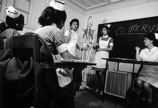 Mujeres en clase de Anatomía en Afganistán - Getty Images
