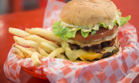 Cómo obtener el descuento en combos de hamburguesas para jubilados Cómo obtener el descuento en combos de hamburguesas para jubilados