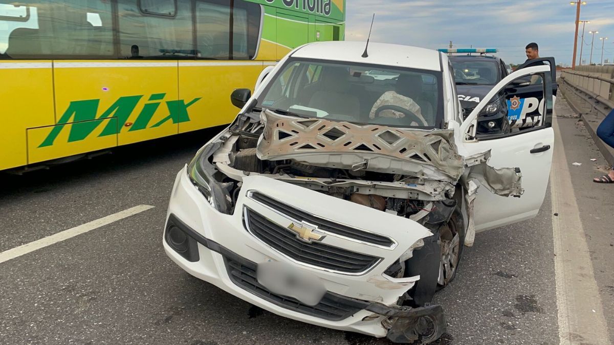 Un hombre chocó contra un guardarraíl en la Ruta Nacional 168. Un hombre chocó contra un guardarraíl en la Ruta Nacional 168.