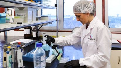 Científicos de UNL y Conicet desarrollan una biomolécula para tratar enfermedades neurodegenerativas y la pérdida de la visión