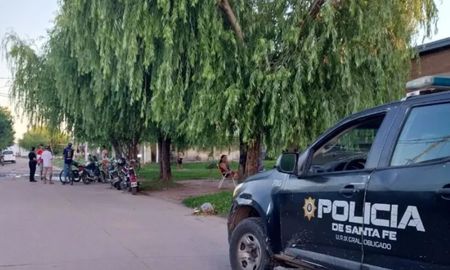 La nena fue embestida por una moto de alta cilindrada mientras cruzaba la calle. La nena fue embestida por una moto de alta cilindrada mientras cruzaba la calle.