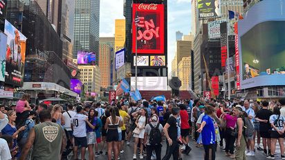 La fiesta no para en Nueva York: nuevo y multitudinario banderazo argentino en el Times Square