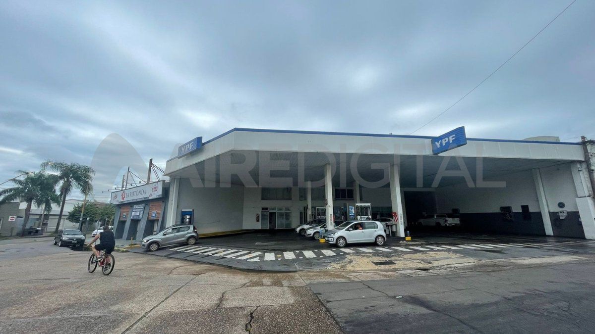 El robo se produjo en la estación ubicada en la intersección de Javier de la Rosa y Almirante Brown