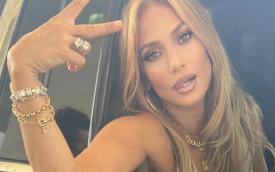 Maquillaje fácil: cómo lucir una piel de porcelana y glowy al estilo de Jennifer Lopez