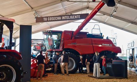 Estos equipos permiten a los productores optimizar su trabajo mediante un sistema inteligente que reguló automáticamente el 90% de las operaciones de cosecha Estos equipos permiten a los productores optimizar su trabajo mediante un sistema inteligente que reguló automáticamente el 90% de las operaciones de cosecha