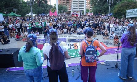 Se realizó la marcha por el Día Internacional de la Mujer en Santa Fe. Se realizó la marcha por el Día Internacional de la Mujer en Santa Fe.