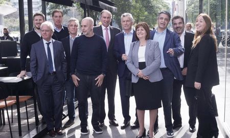 Junto a Mauricio Macri, los principales dirigentes del pro volvieron a compartir un almuerzo para analizar la situación interna y mantener la paz de cara a las elecciones del próximo año. Junto a Mauricio Macri, los principales dirigentes del pro volvieron a compartir un almuerzo para analizar la situación interna y mantener la paz de cara a las elecciones del próximo año.