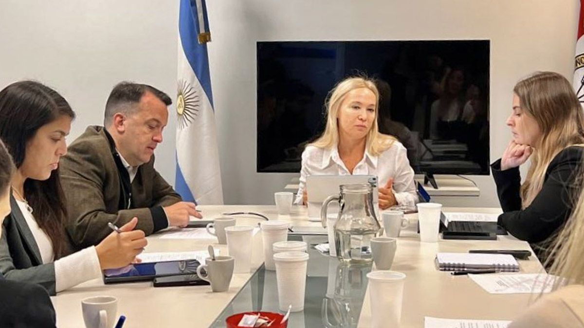 El pasado martes, los encuentros fueron con el socialismo y el espacio de Alejandra Locomotora Olivera. El pasado martes, los encuentros fueron con el socialismo y el espacio de Alejandra Locomotora Olivera.