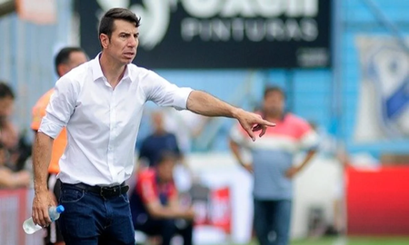 Gastón Esmerado fue noticia porque dejó de ser el entrenador de Guillermo Brown tras los incidentes contra Defensores de Belgrano. Gastón Esmerado fue noticia porque dejó de ser el entrenador de Guillermo Brown tras los incidentes contra Defensores de Belgrano.