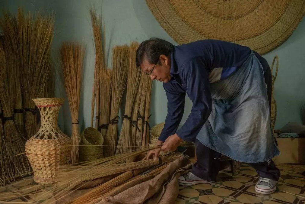 Este año, los 26 países participantes que representan a seis continentes y se despliegan a lo largo de 30 pabellones, responden a la consigna “Resonancia”, propuesta por la directora artística de la Bienal, la artista británica Es Devlin.