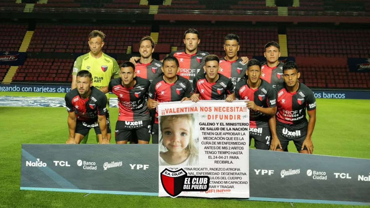 Colón enfrenta este domingo a Racing por la Copa de la Liga y Eduardo Domínguez prueba que once poner.