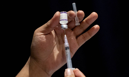 Ómicron: la buena noticia para los vacunados con Pfizer y Moderna Ómicron: la buena noticia para los vacunados con Pfizer y Moderna