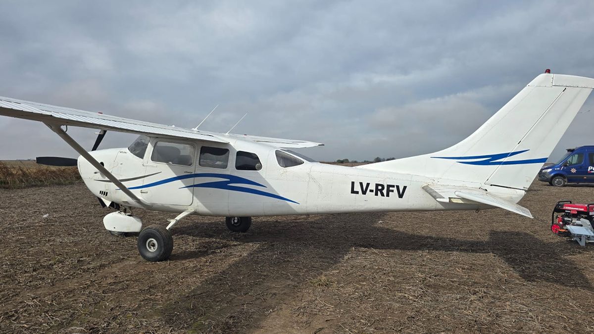 Se sospecha que la aeronave tuvo un aterrizaje forzoso en el campo. 