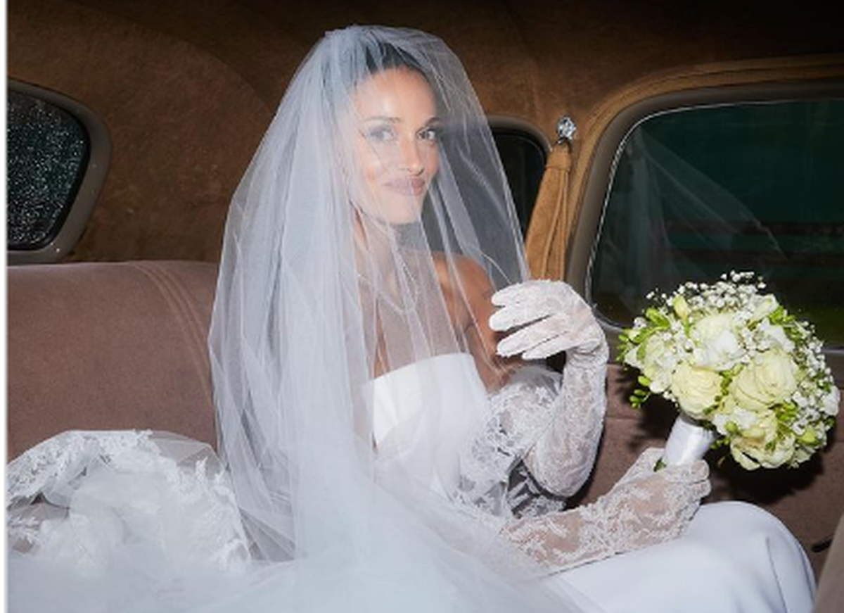 El elegante ramo de flores de Oriana Sabatini para su boda. El elegante ramo de flores de Oriana Sabatini para su boda.