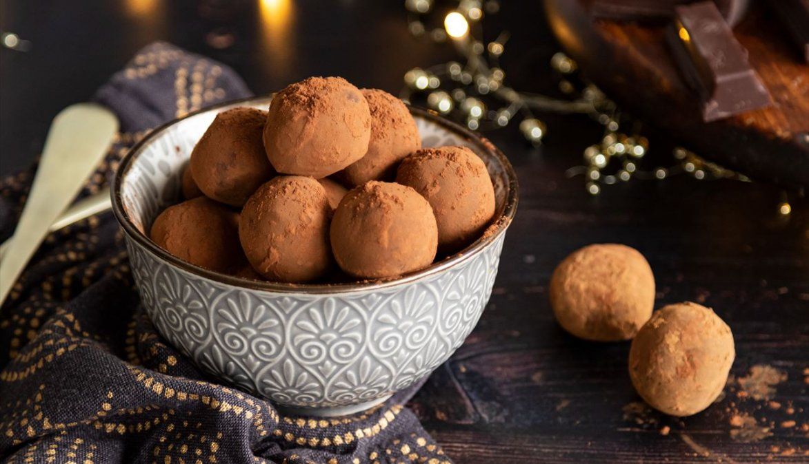 Recetas navideñas: cómo hacer trufas de chocolate.