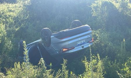 Un accidente entre un camión y un auto terminó con el vehículo de menor porte volcado en la circunvalación oeste de Santa Fe. Un accidente entre un camión y un auto terminó con el vehículo de menor porte volcado en la circunvalación oeste de Santa Fe.