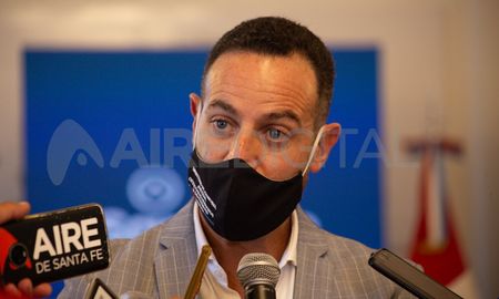 Roberto Sukerman, ministro de Gobierno de Santa Fe, habló con Aire de Santa Fe sobre las nuevas restricciones que regirán a partir de las 00 de este jueves. Roberto Sukerman, ministro de Gobierno de Santa Fe, habló con Aire de Santa Fe sobre las nuevas restricciones que regirán a partir de las 00 de este jueves.