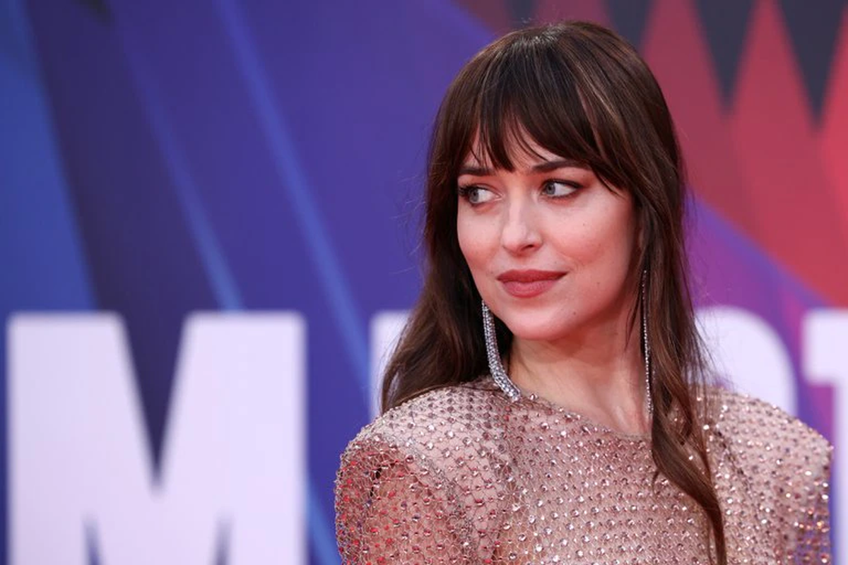Dakota Johnson.