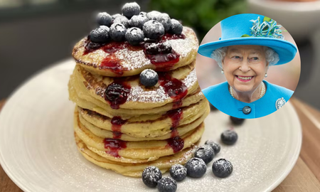 La reina Isabel II, que mantenía una variada y saludable dieta, se la saltaba cuando se celebraba el Día Internacional dedicado a esta esponjosa elaboración, para disfrutarlas en compañía de los más variados toppings. La reina Isabel II, que mantenía una variada y saludable dieta, se la saltaba cuando se celebraba el Día Internacional dedicado a esta esponjosa elaboración, para disfrutarlas en compañía de los más variados toppings.