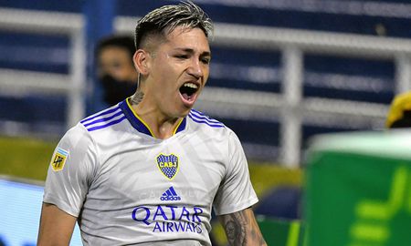 Luis Vázquez festeja el gol del empate en el partido que están jugando Rosario Central y Boca Juniors por la Liga Profesional de futbol. Luis Vázquez festeja el gol del empate en el partido que están jugando Rosario Central y Boca Juniors por la Liga Profesional de futbol.
