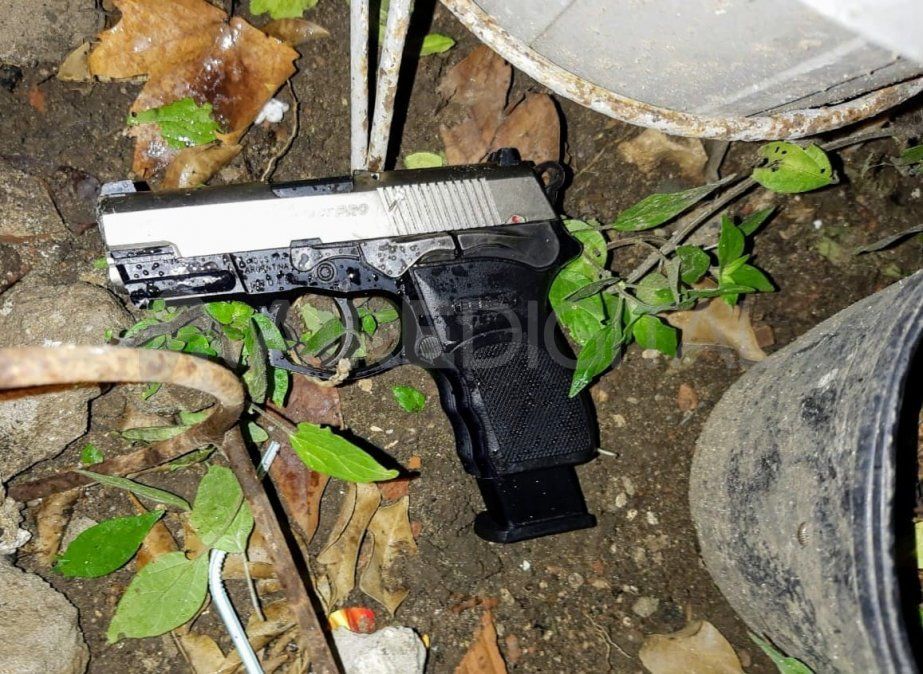 El arma hallado dentro de la vivienda.