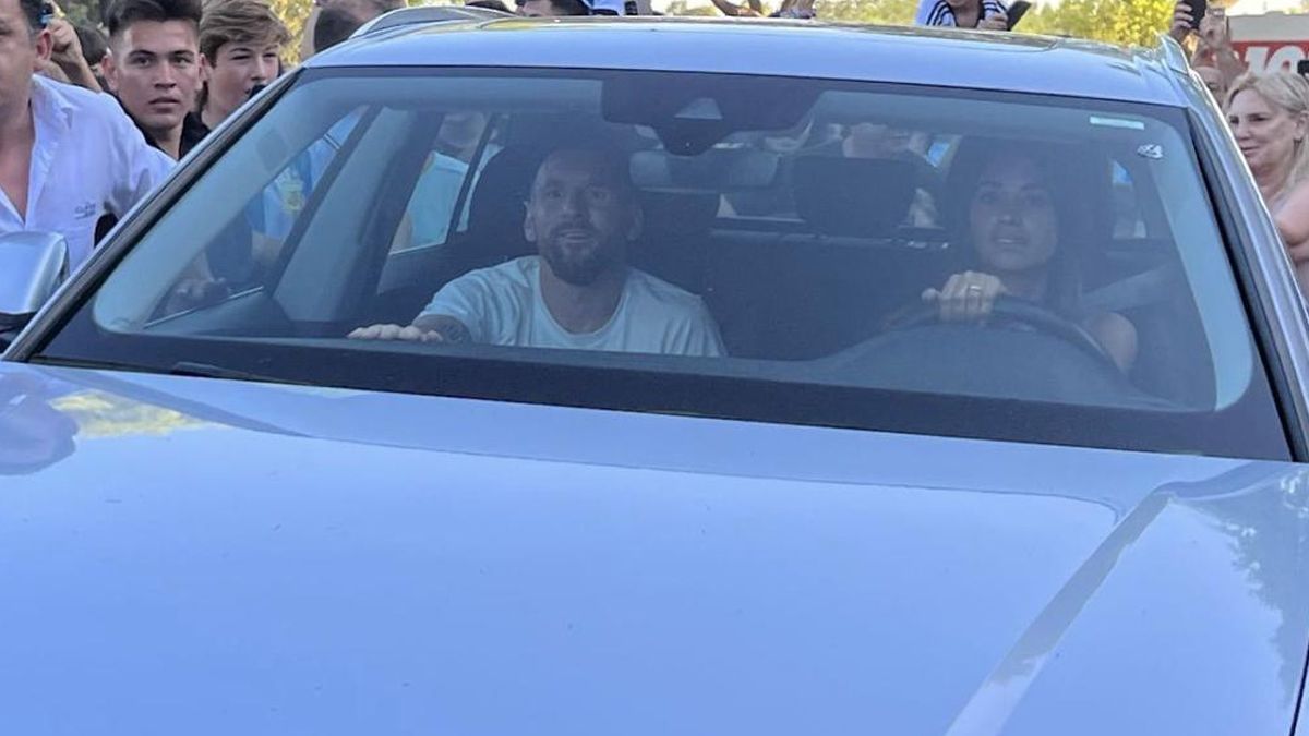 Lionel Messi ya llegó a Rosario para pasar las fiestas de fin de año junto a su familia.&nbsp;