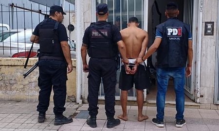 El detenido fue trasladado a la PDI Complejas junto con agentes del Comando Radioeléctrico.&nbsp;